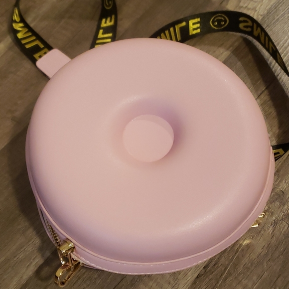 🍩  cross-body bags in stock! - Picture 5 of 8